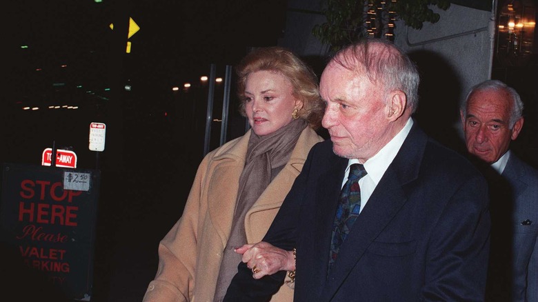 Frank Sinatra Barbara entering restaurant