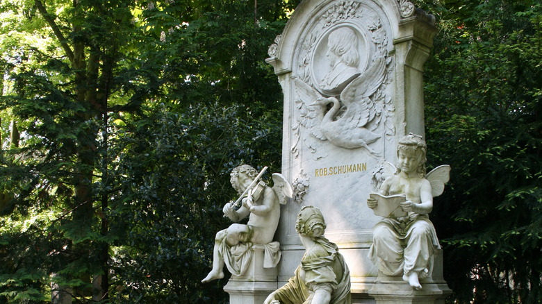 Robert Schumann gravestone white marble cherubs woman looking up