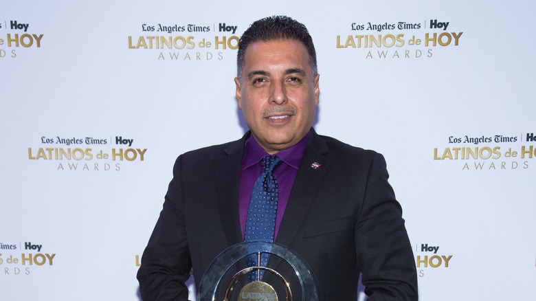 Hernandez wins a Latinos de Hoy award