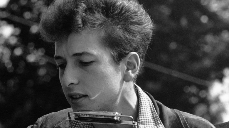 Bob Dylan performing