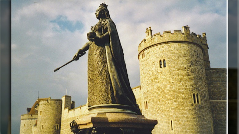 Statue of Queen Victoria an Windsor Castle