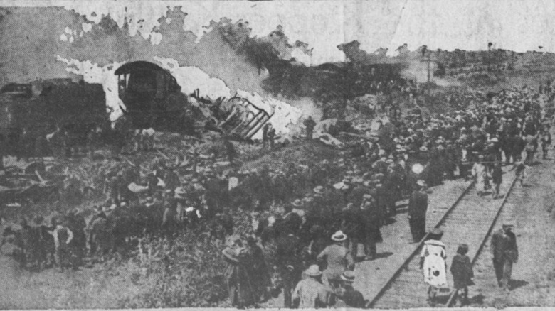 Crowds viewing the Hammond Train Wreck