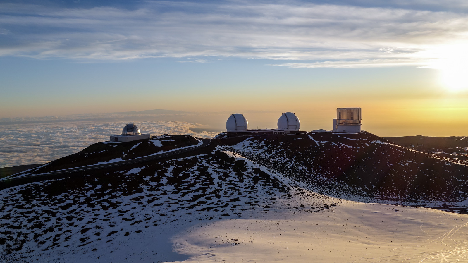 Международные обсерватории. Обсерватория Mauna Kea. Обсерватория Мауна Кеа, Гавайи, США. Обсерватория Кека гора Мауна-Кеа. Телескоп на вулкане Мауна-Кеа.