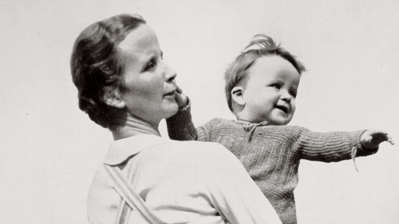 A National Socialist woman with children 