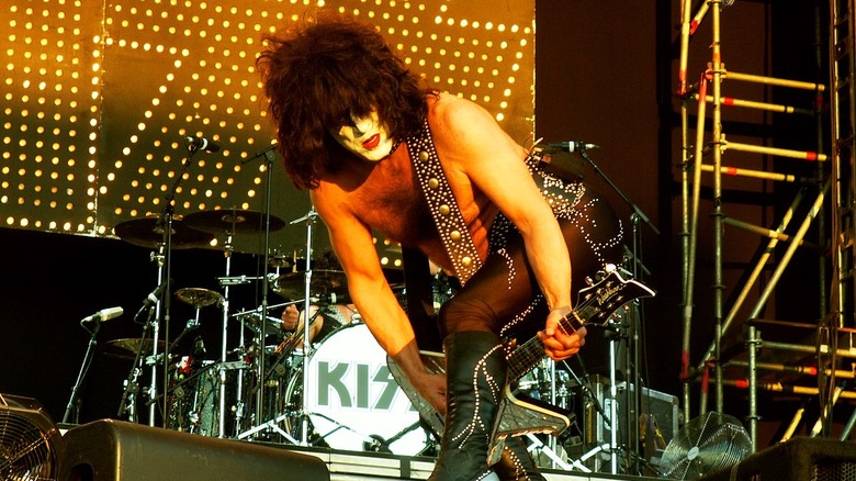 Paul Stanley playing guitar