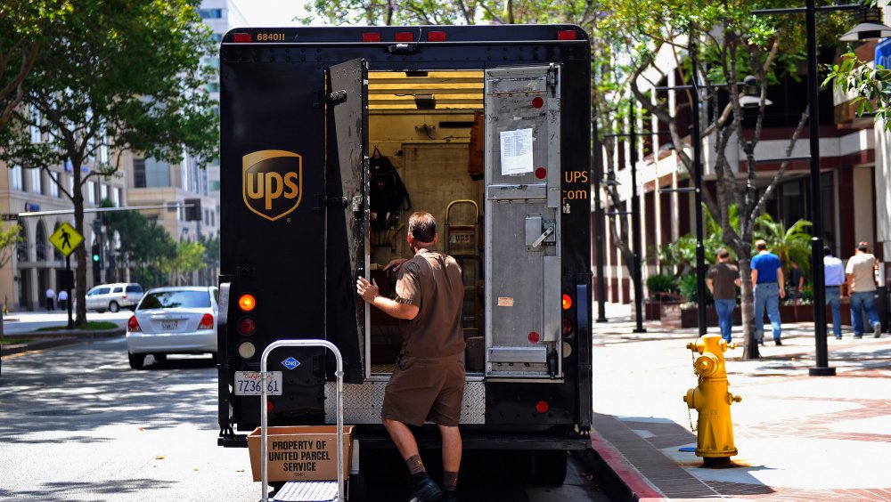 how much does a ups delivery driver make in california