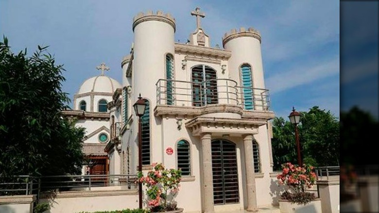 Arturo Beltran Leyva's huge tomb