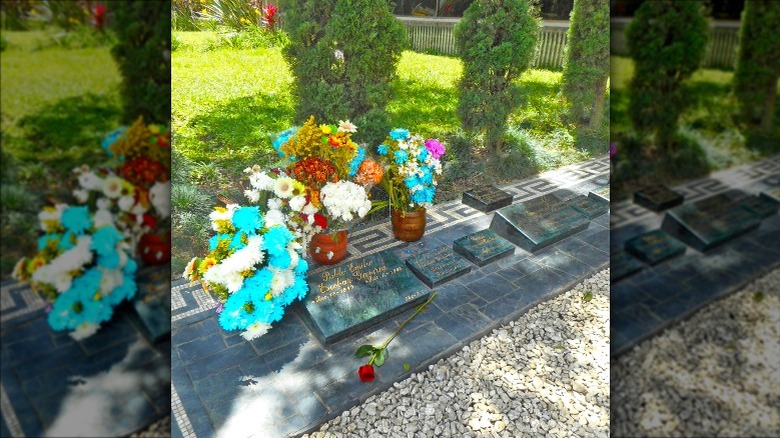 Pablo Escobar's tomb with flowers