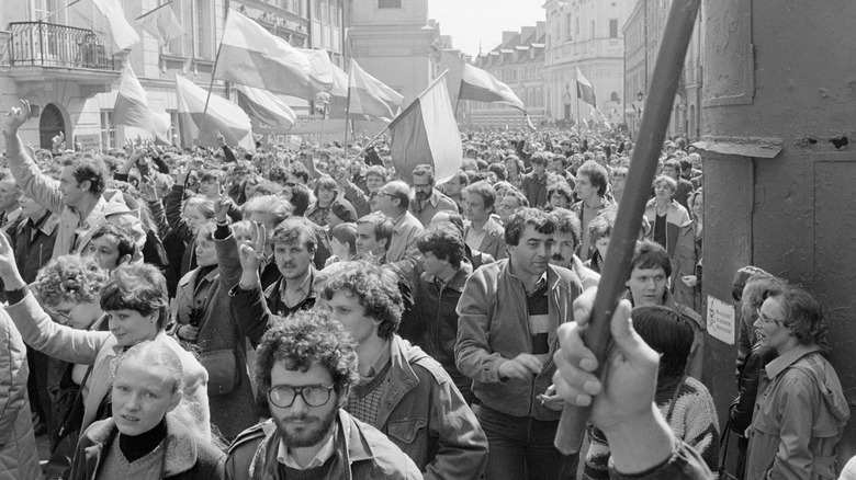 Polish protesters take to the street