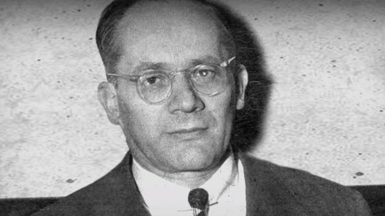  Raphael Lemkin wearing glasses