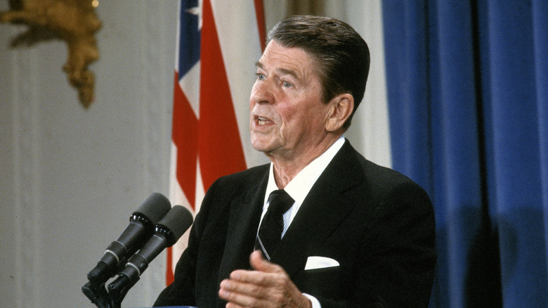 reagan giving a speech