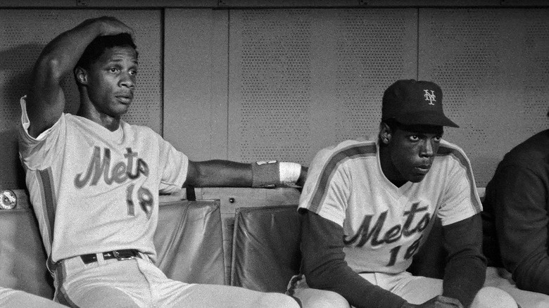 Darryl Strawberry Dwight Gooden in dugout