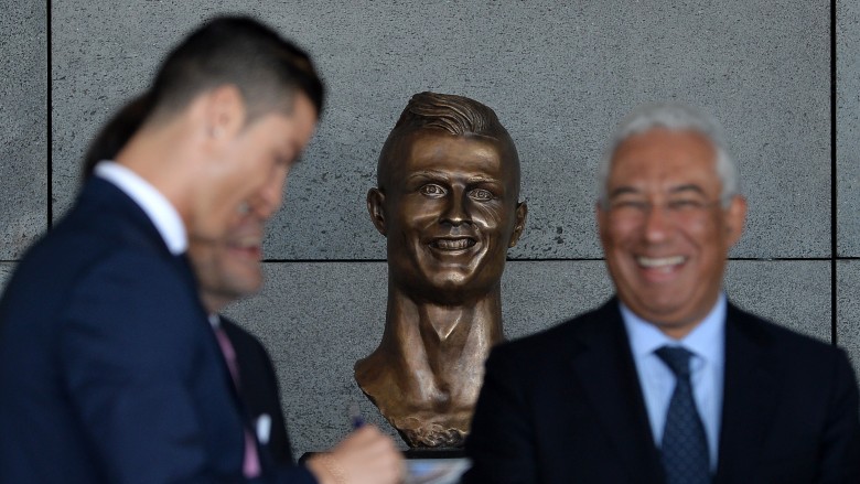 cristiano ronaldo statue