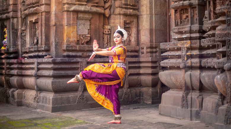 indian dancer woman