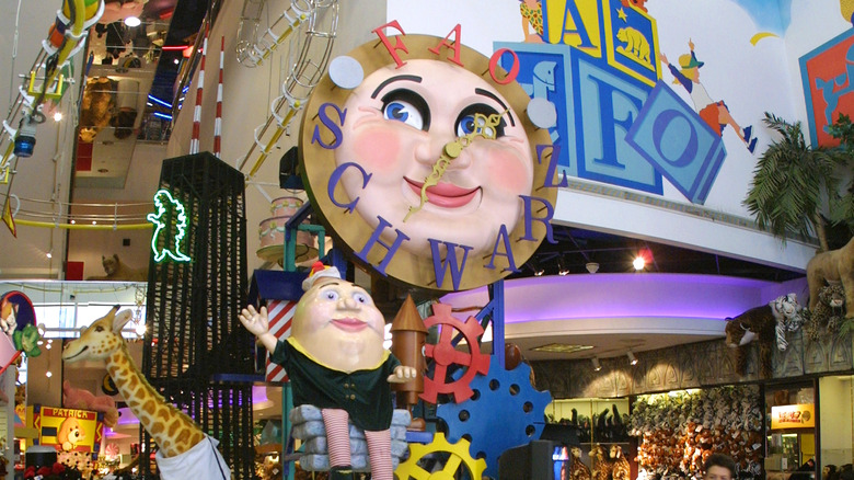 FAO Schwarz big clock