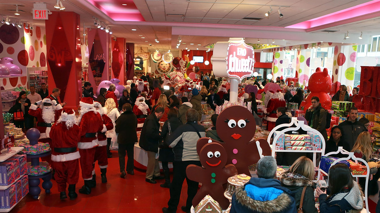 Santa Clauses in FAO Schwarz