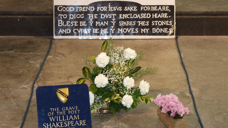 william shakespeare's grave with flowers