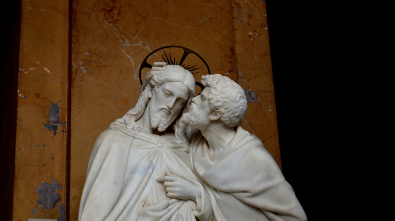 judas kisses jesus marble statue