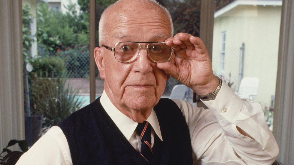 buckminster fuller adjusting glasses