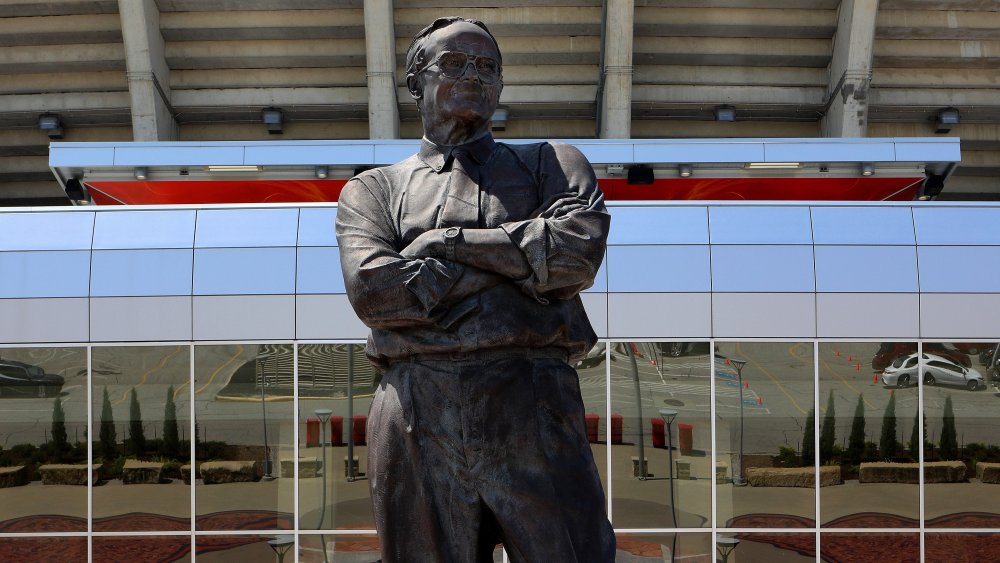 Statue of Lamar Hunt