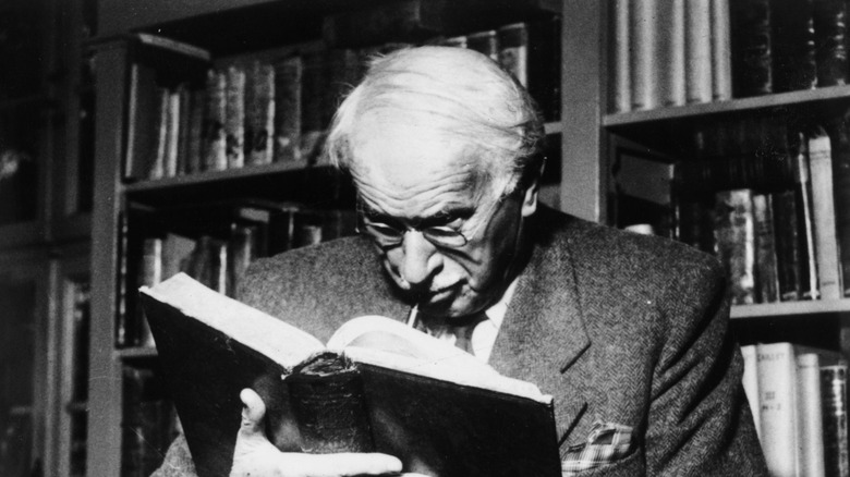 Carl Jung reading