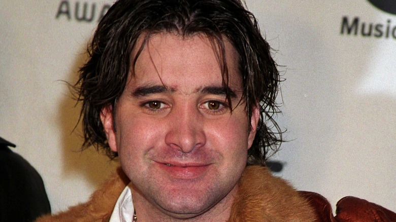 Scott Stapp looking disheveled in December 2002