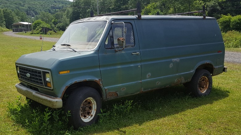 rusty ford van