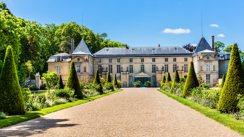 path garden chateau malmaison