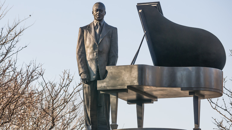 statue of Duke Ellington 