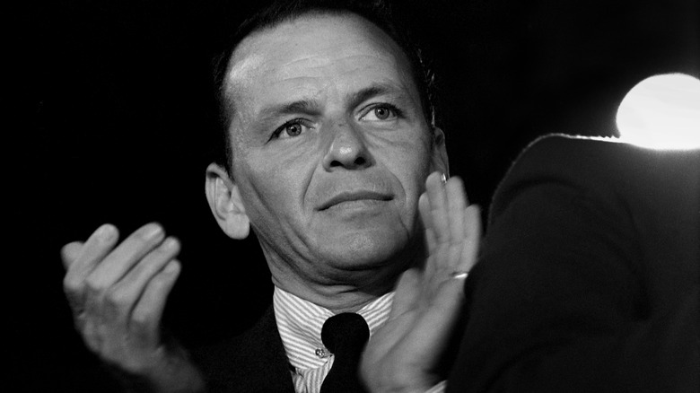 Frank Sinatra clapping hands