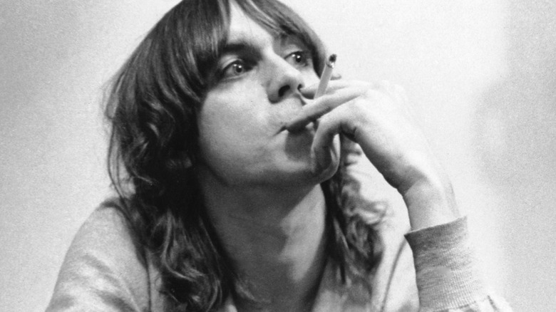 Iggy Pop smoking