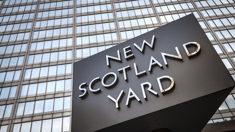 New Scotland Yard sign