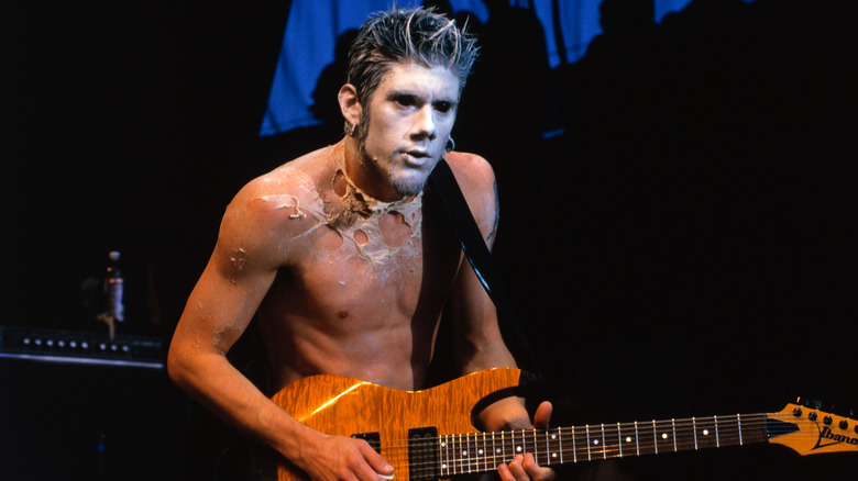 Wes Borland playing guitar