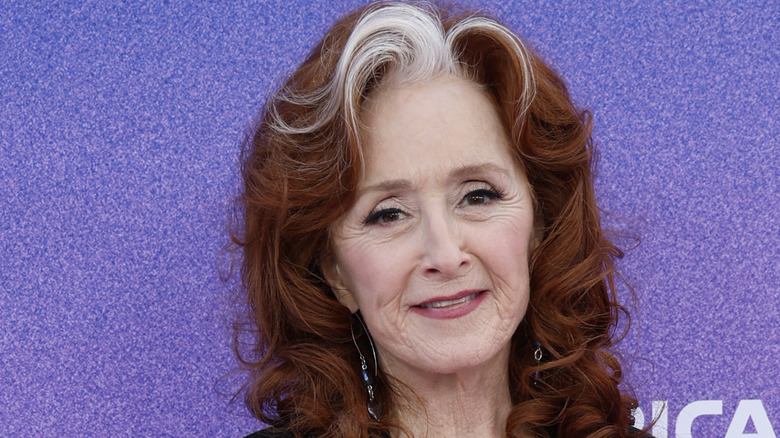 Bonnie Raitt purple background