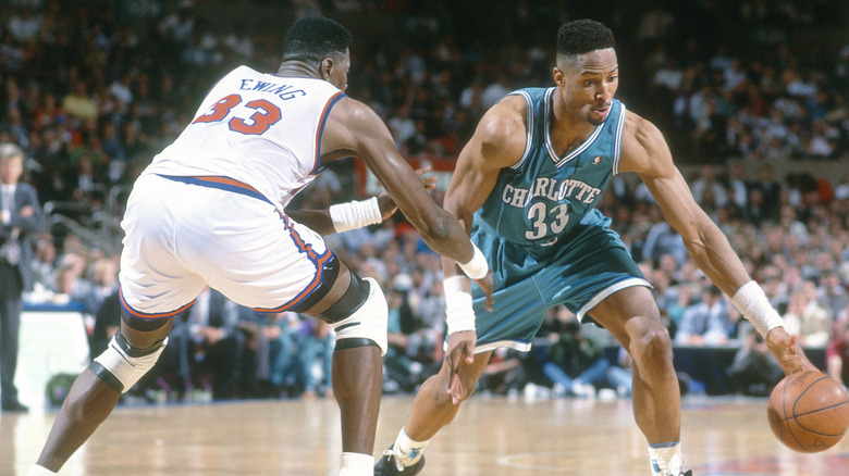 Patrick Ewing guards Alonzo Mourning