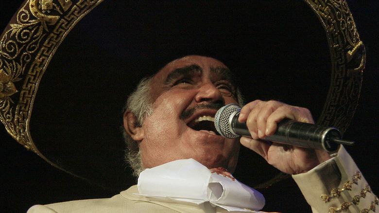 Vicente "Chente" Fernández singing