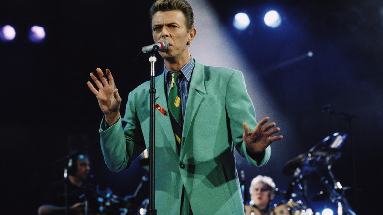 David Bowie singing at Freddie Mercury tribute