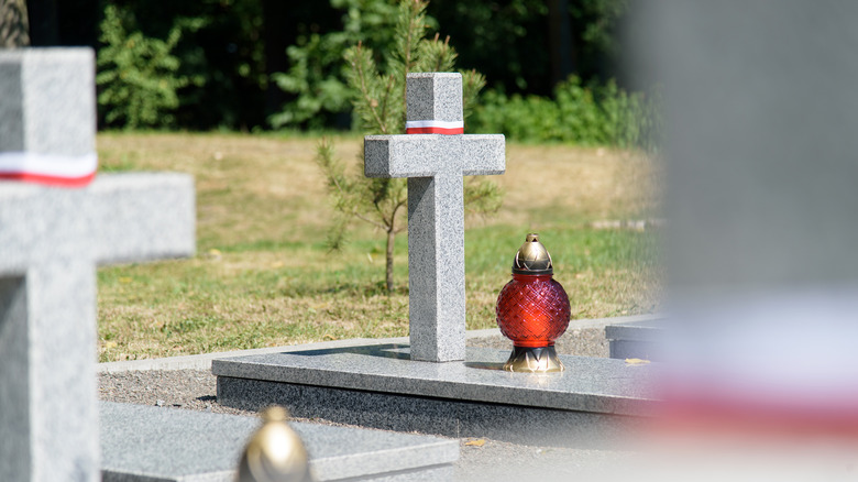 Polish graves, Zadworze