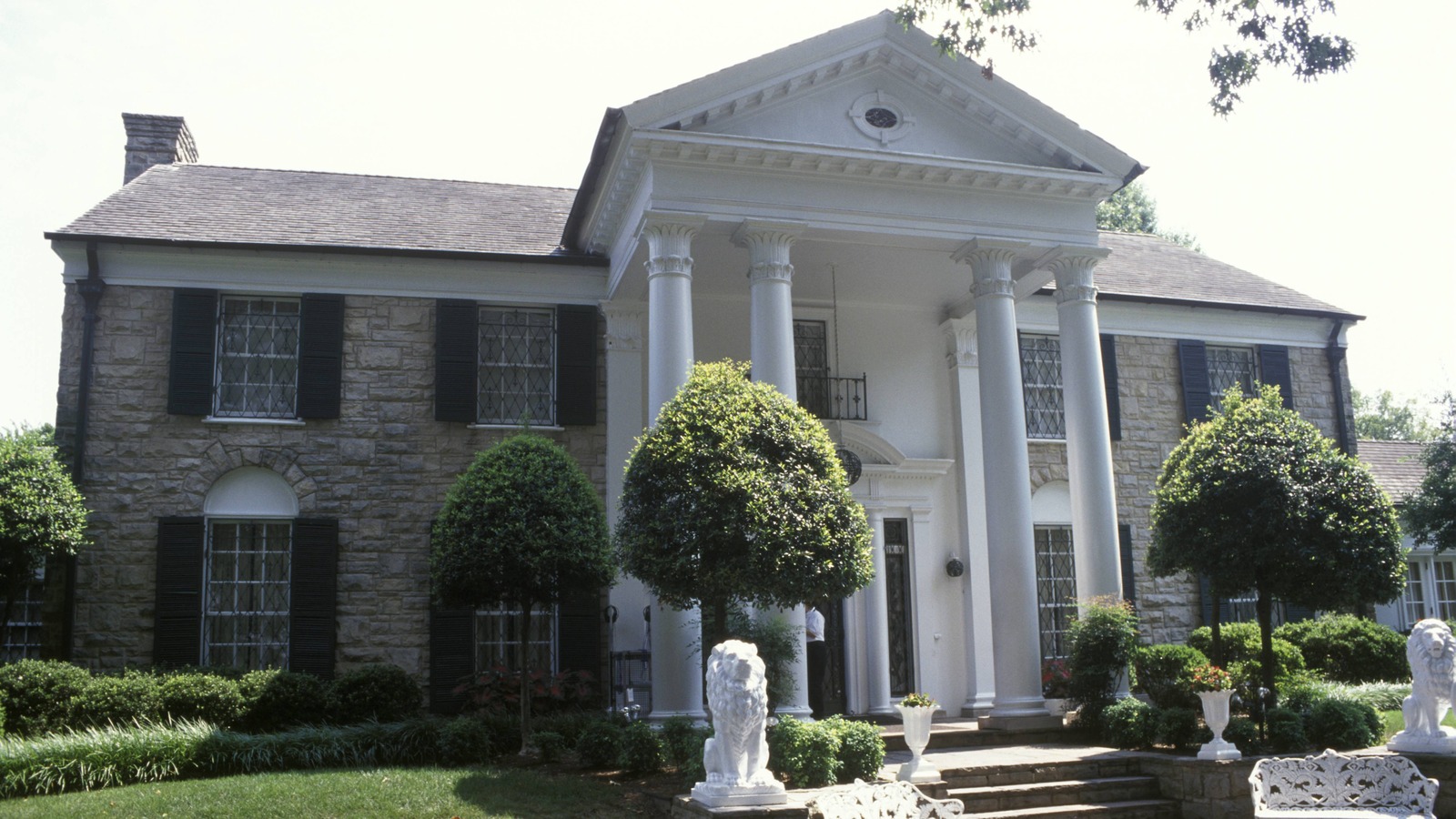 How Priscilla Presley Turned Graceland Into A Tourist Attraction