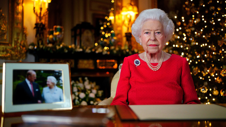 queen elizabeth christmas 2021