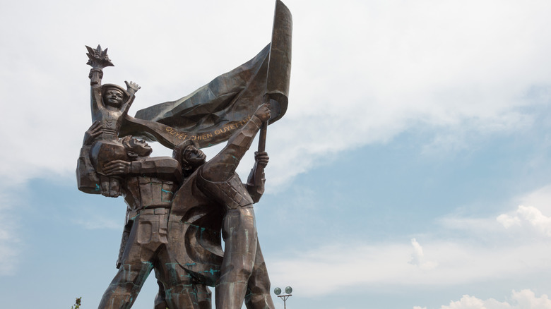 Statue commemorating Vietnamese victory