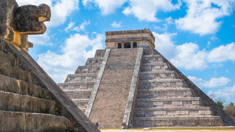 Chichén Itzá against blue skies