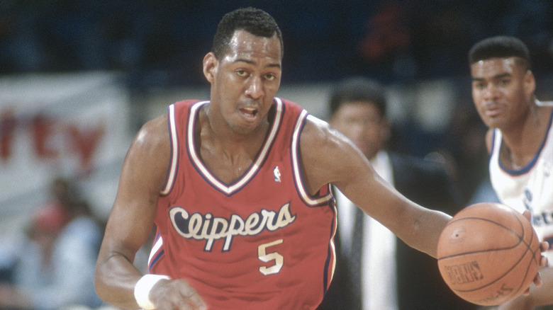 Danny Manning dribbling the ball