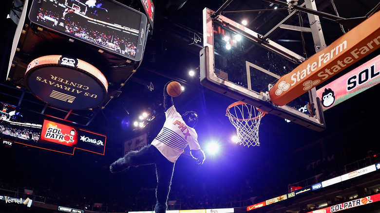 Phoenix Gorilla dunking