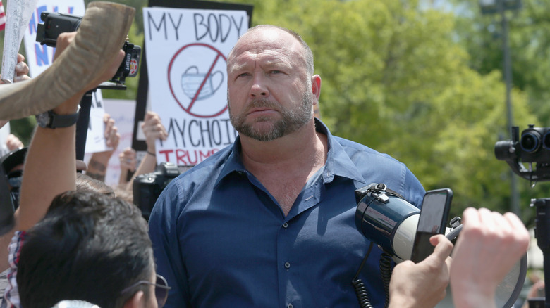 Alex Jones blue shirt at an anti-mask protest