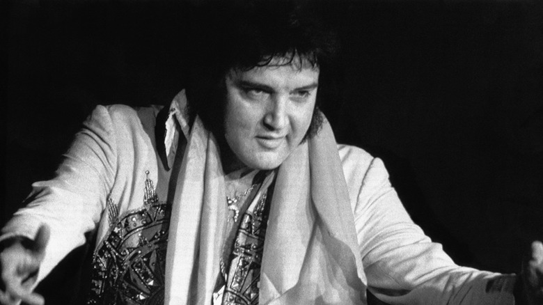 elvis presley performing in june 1977