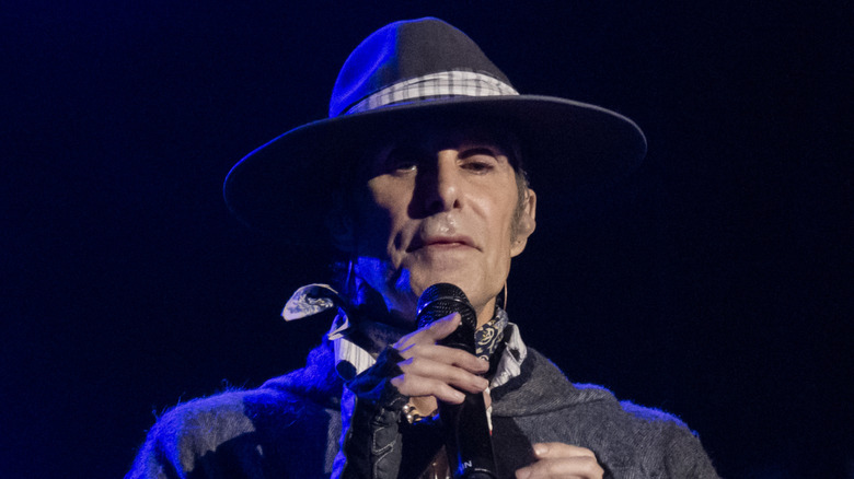 perry farrell singing with jane's addiction in 2024