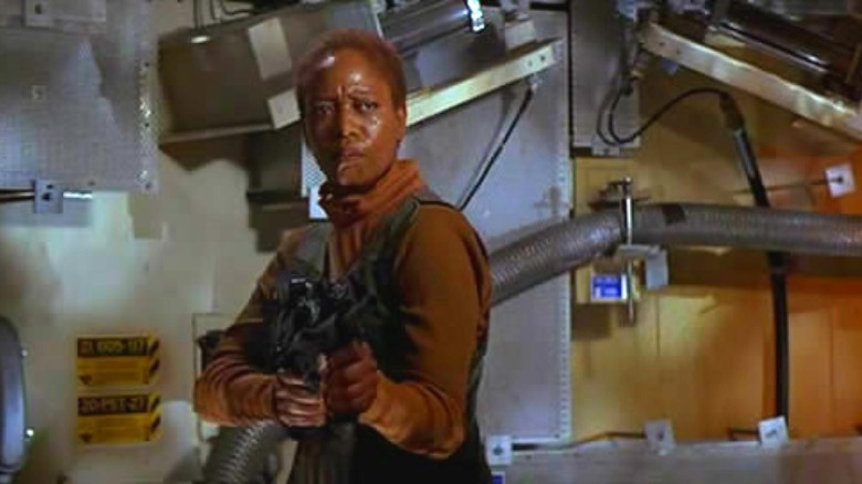 Alfre Woodard in Star Trek: First Contact with gun