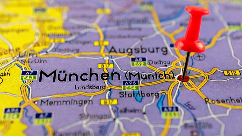 Map of Munich with a pin 