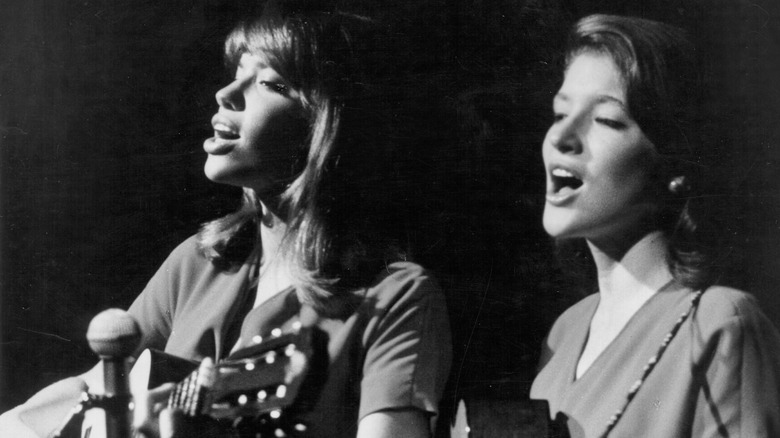 Carly and Lucy Simon in 1965 